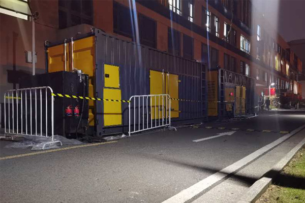 玉田柴油发电机组的输出电压是如何调节的？